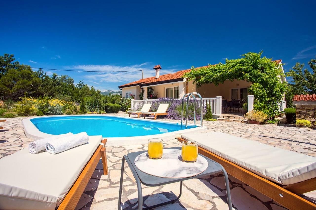 Kučiće Villa Ana - 3 Bedroom Villa With Private Pool And Unspoiled Natural Environment מראה חיצוני תמונה
