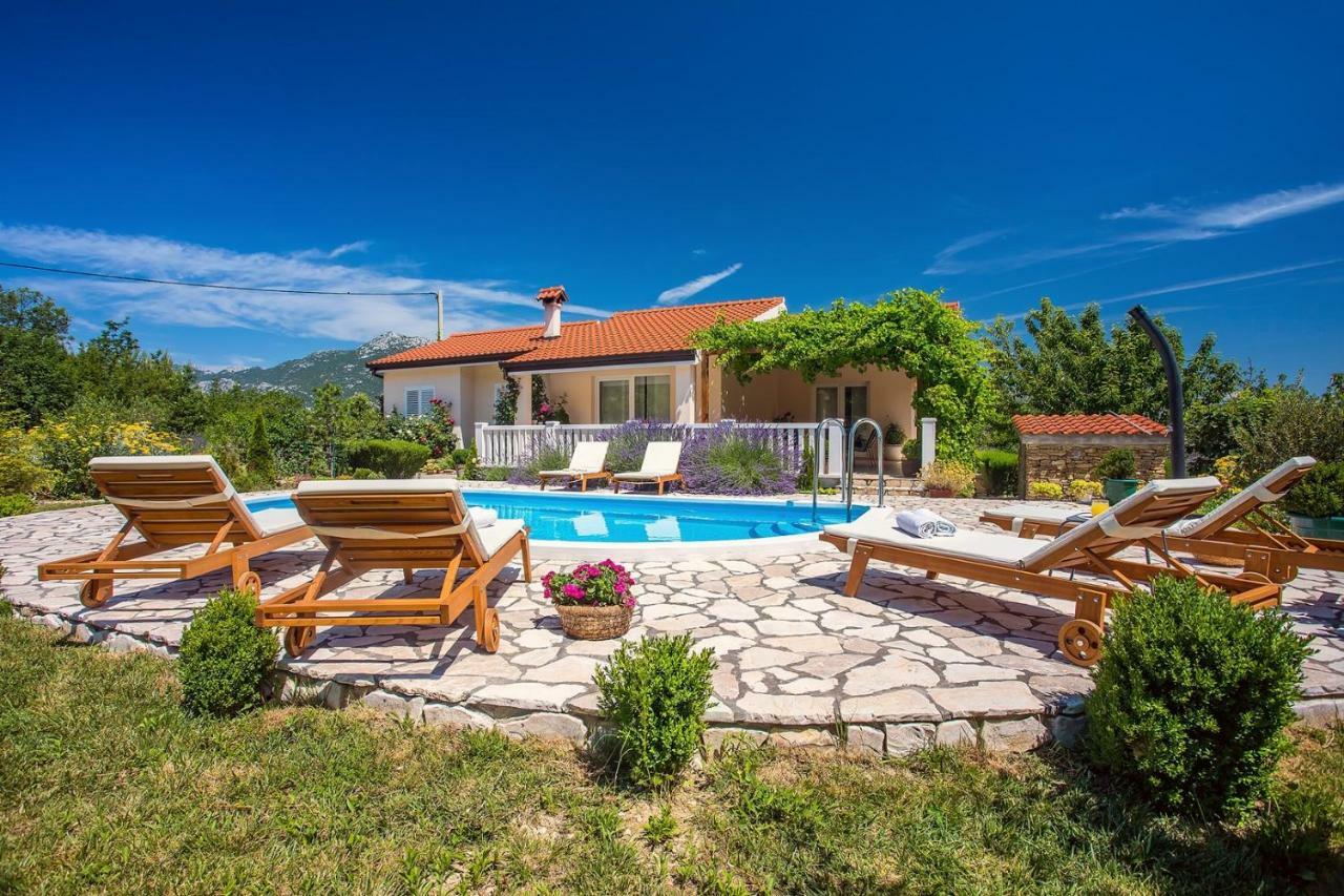 Kučiće Villa Ana - 3 Bedroom Villa With Private Pool And Unspoiled Natural Environment מראה חיצוני תמונה